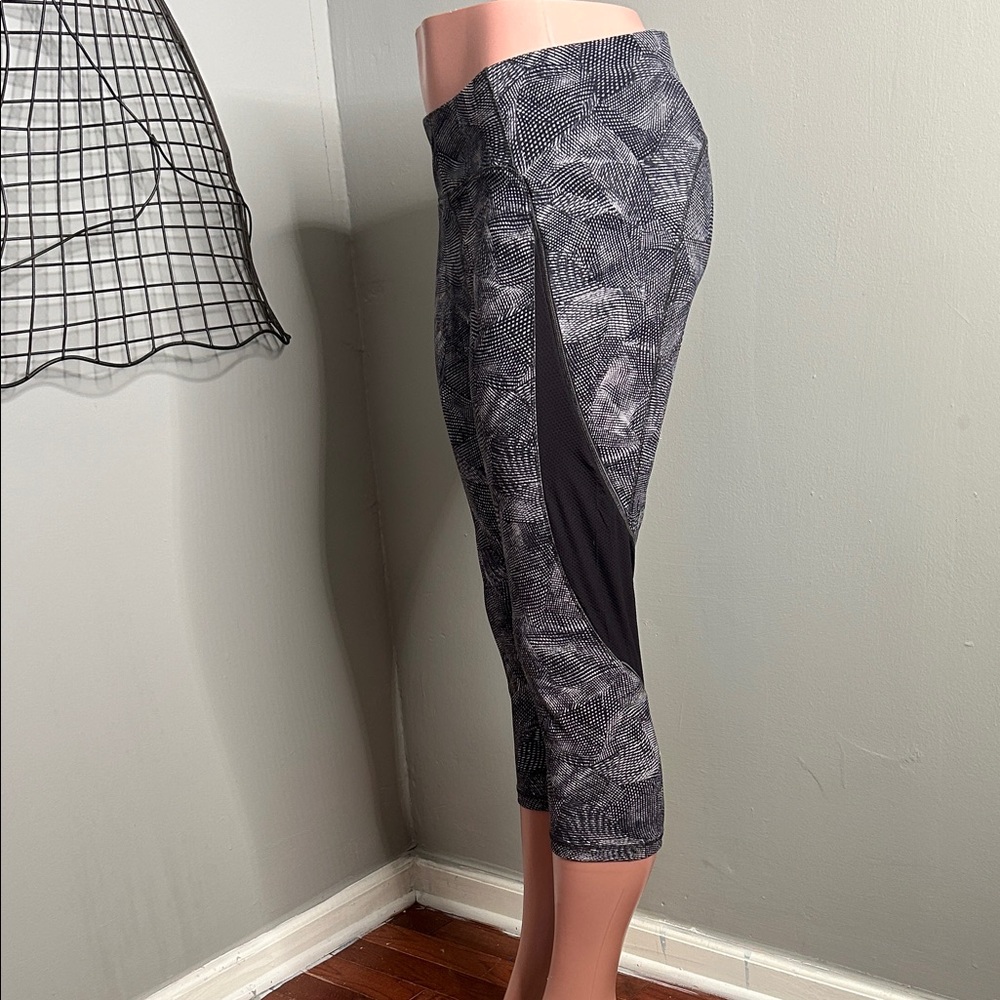lululemon athletica Black and Gray Cropped Pants - Picture 2 of 6